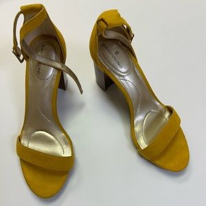 Bandolino yellow sandals, size 6 M